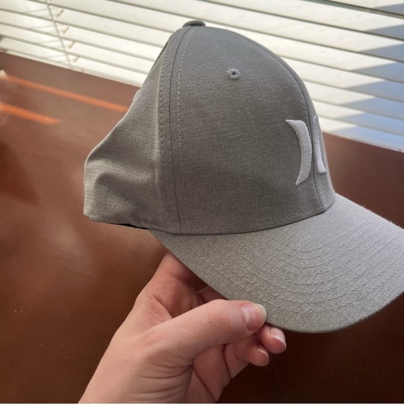 Hurley Men’s Phantom Resist Lightweight Stretch Back Grey Hat Size S/M - Picture 13 of 15